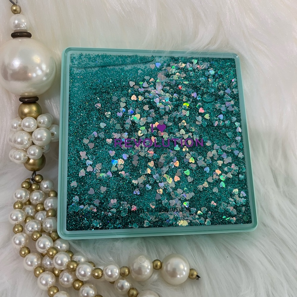 REVOLUTION EYE SHADOW PALETTE NEW